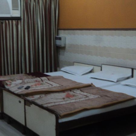 ורנאסי Hotel Jyoti מראה חיצוני תמונה