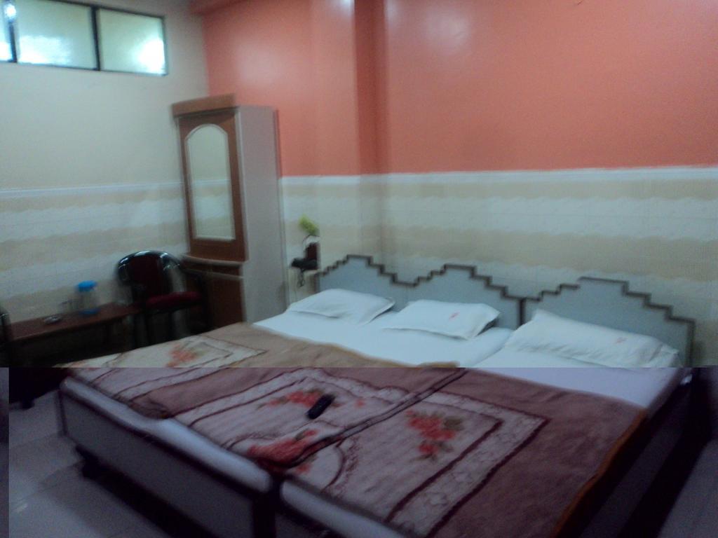 ורנאסי Hotel Jyoti חדר תמונה
