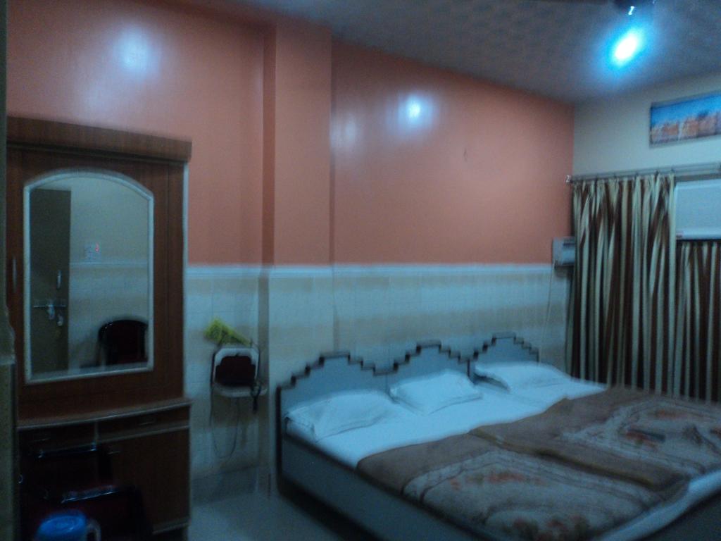 ורנאסי Hotel Jyoti חדר תמונה
