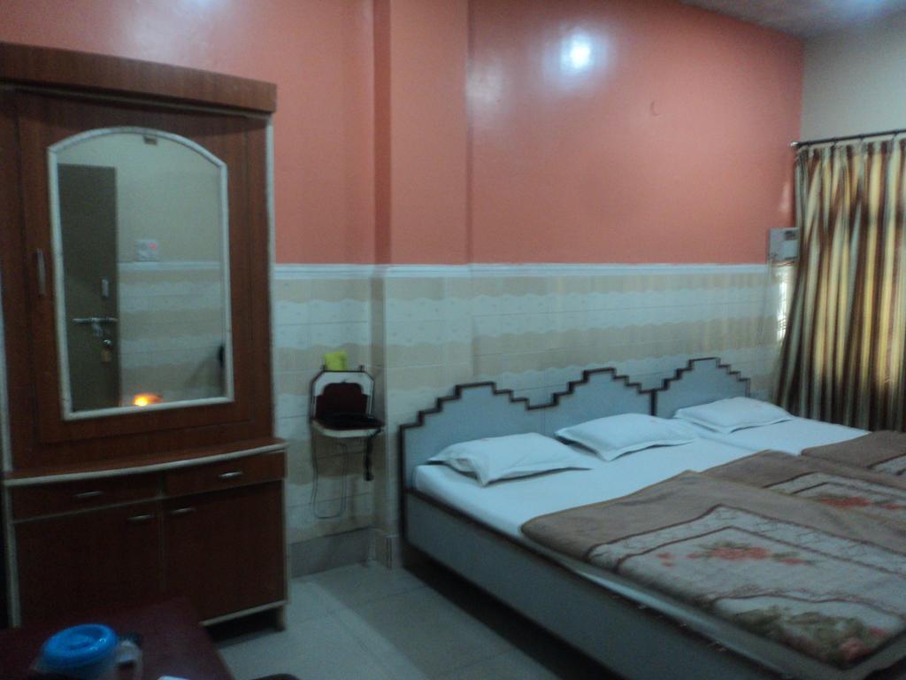 ורנאסי Hotel Jyoti חדר תמונה