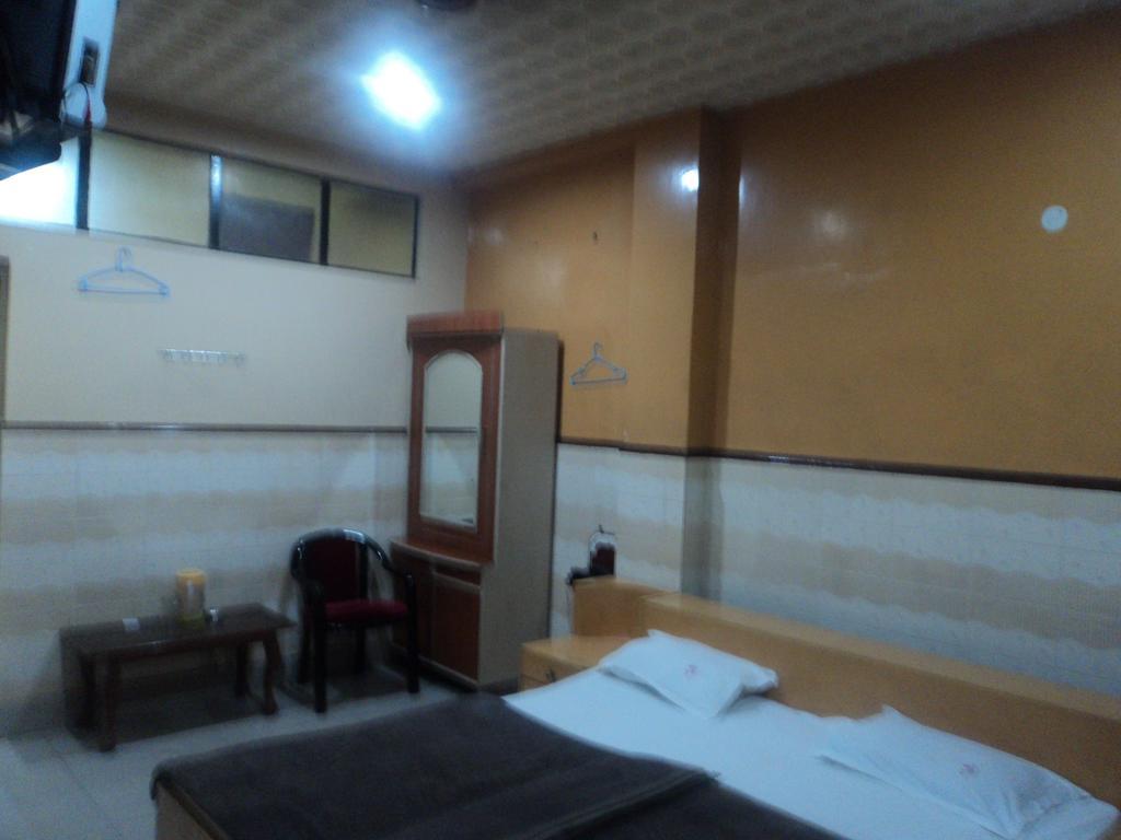 ורנאסי Hotel Jyoti חדר תמונה